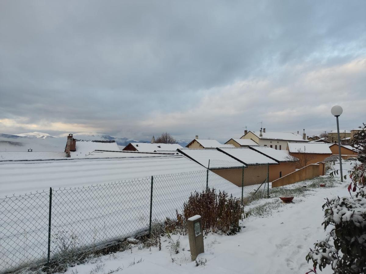 Les Fontanilles Odeillo Chalet 60 Wifi & Parking Gratuit Expose Plein Sud & Plein Pied , Draps & Serviettes De Toilettes Non Inclus, Sabanas Y Toallas No Incluidos 外观 照片